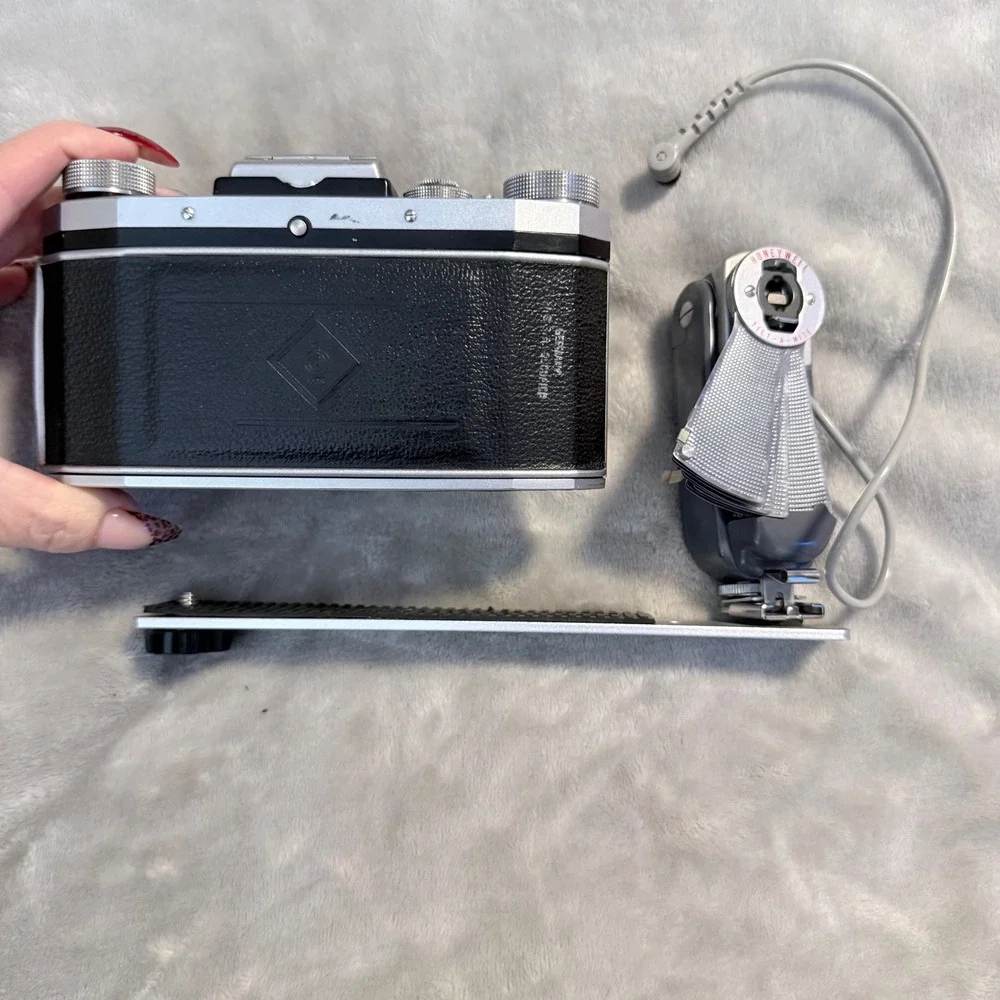 Vintage Praktica FX3 35mm Camera Zeiss Jena Tessar 50mm f/2.8 Honeywell Flash